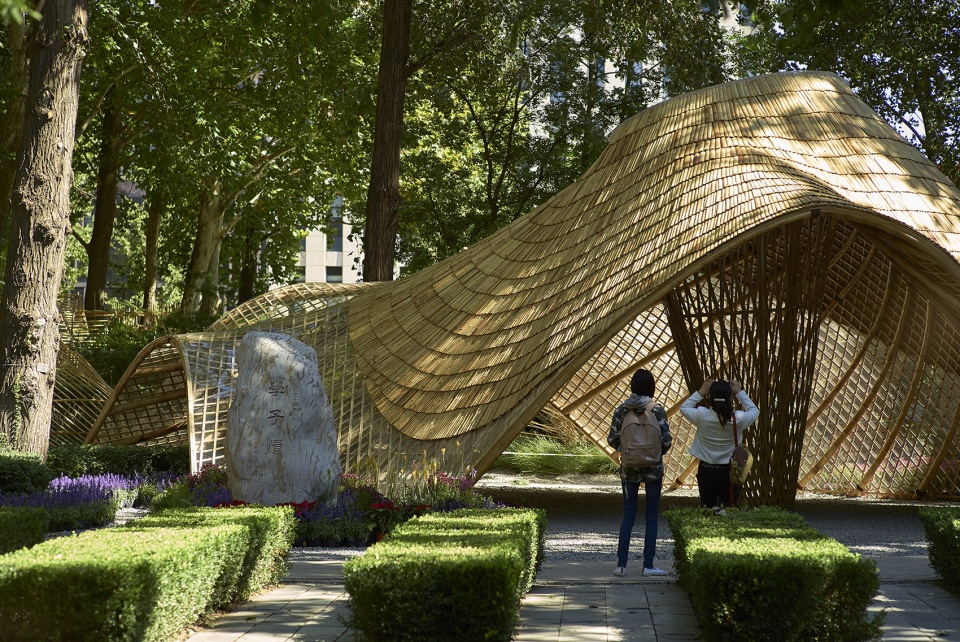 004-swirling-cloud-bulletin-pavilion-for-bjfu-garden-festival-by-sup-atelier-960x642.jpg