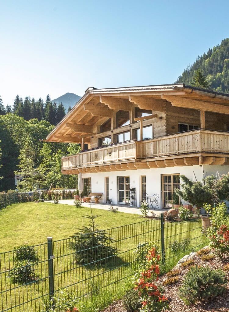 chiemgauer-holzhaus-qualitaet-holzhaeuser-751x1024.jpg